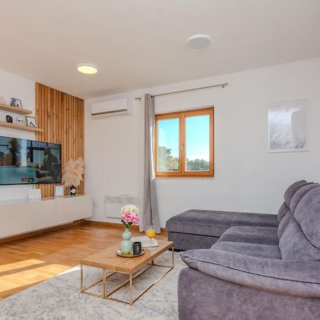 Holiday Home Lucy Pakoštane Zewnętrze zdjęcie